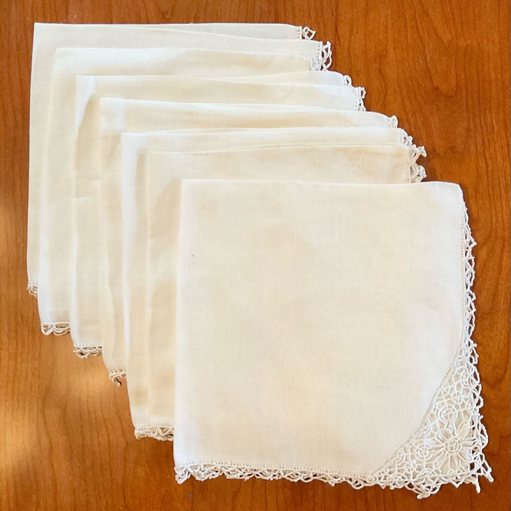 Vintage Linen Napkins with Crocheted Lace (set of 7)